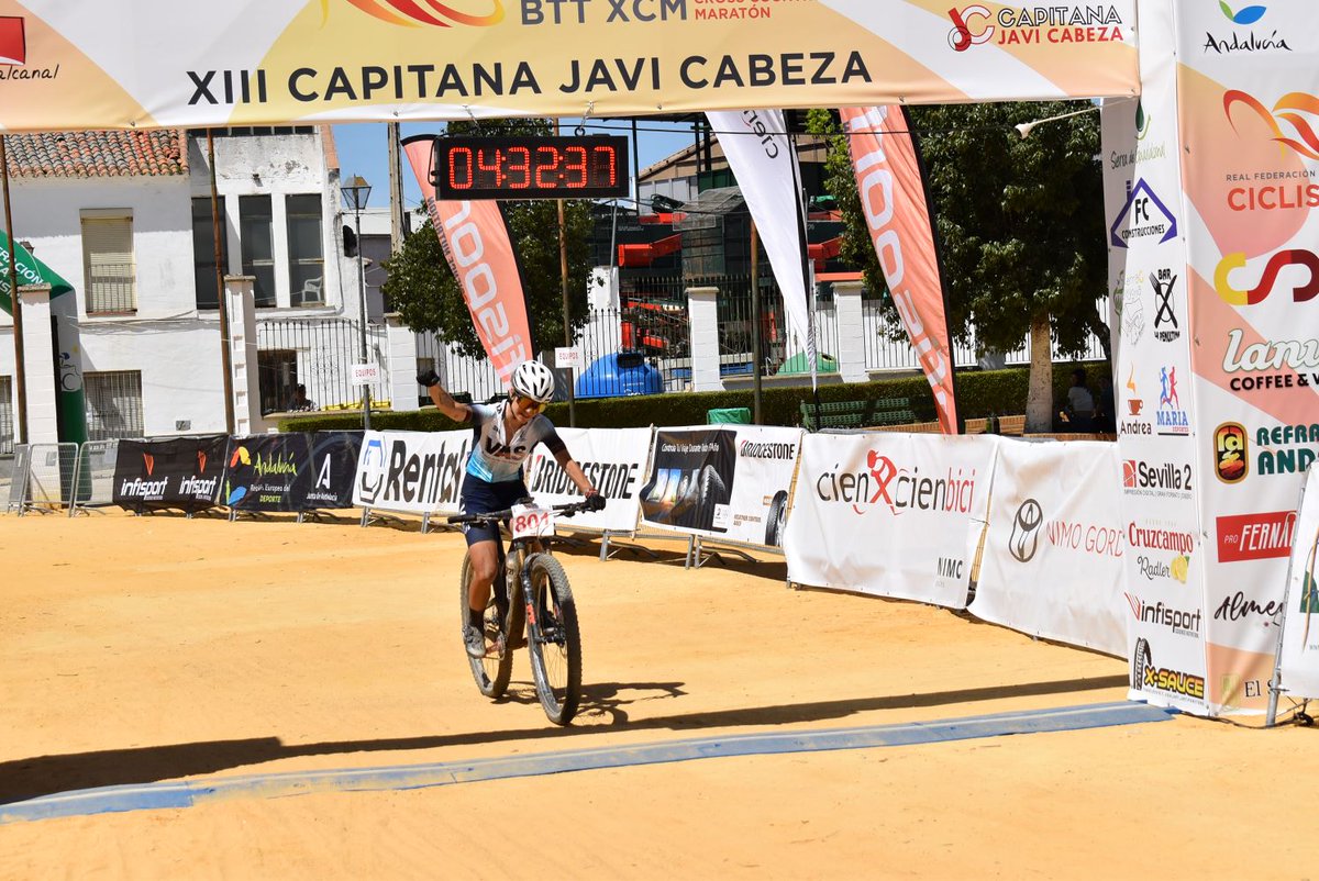 DeporteAND's tweet photo. 🚵‍♀️🚵‍♂️ La #madrileña Pilar Fernández y el #extremeño Manu Cordero se imponen en la XIII Maratón Capitana ‘Javi Cabeza’

✅Un total de 366 bikers se dieron cita en #Guadalcanal en la segunda prueba puntuable para la #CopadeEspaña #BTT XCM Maratón

#AndalucíaElLugarDelDeporte https://t.co/AbkRgZUz7N