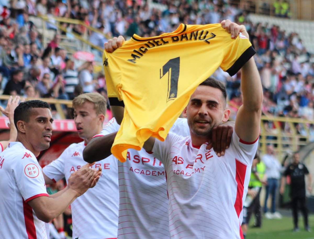 CyDLeonesa's tweet photo. 🔝 Este gol es para ti, @Miguelba26 

#AúpaCultu 
#CulturalRealSociedad https://t.co/Mmn5ct0owD