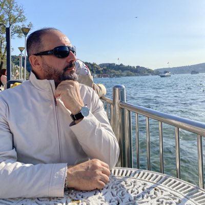 noblockinsan's tweet photo. Uyandığınızda; yaşamanın, zevk almanın, düşünmenin ve sevmenin ne kadar büyük bir ayrıcalık olduğunu hatırlayın. 

#marcusaurelius #hayat #insan https://t.co/tdyc7YpQIH