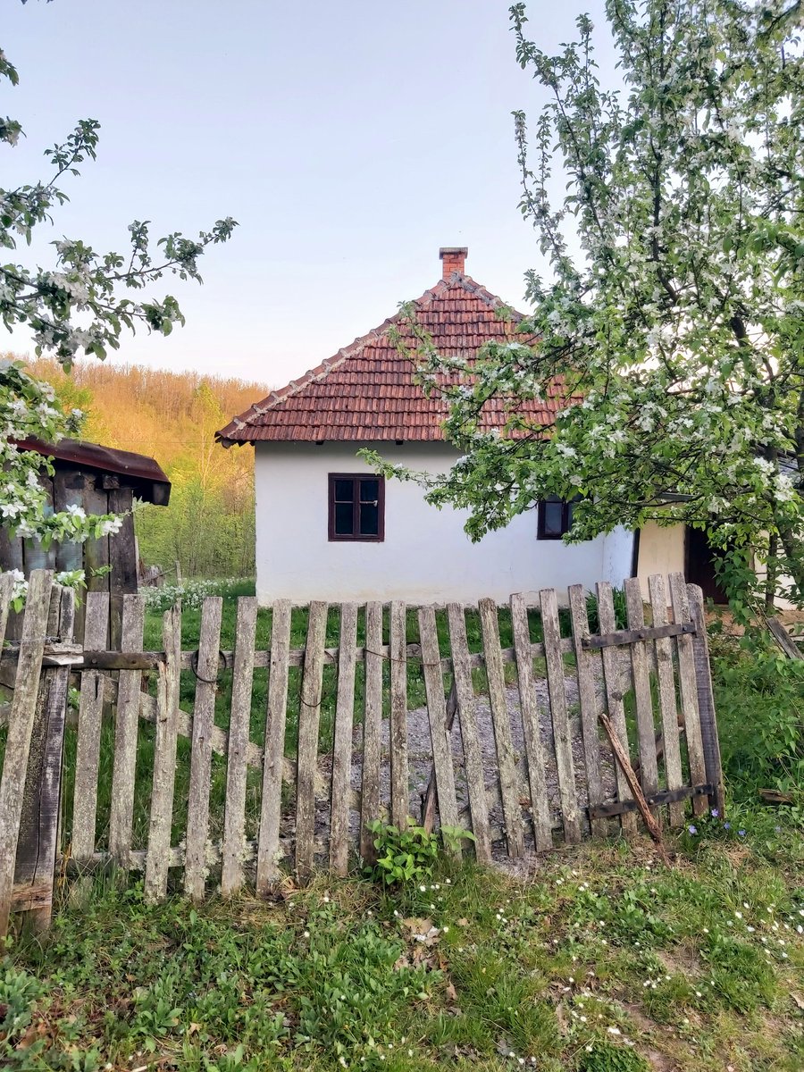 Male kuće krečene u belo..selo Ševrljuge u Zlatiborskom okrugu❤🇷🇸