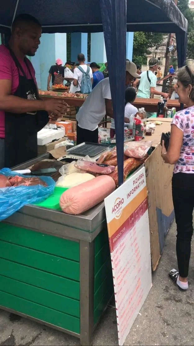 Feria comercial agropecuaria en la Habana Vieja.@DiazCanelB
.@IzquierdoAlons1.@torres_iribar.@tamiosvi34935..@fmayelin554.#LaHabanaViveEnMi 
#LaHabanaDeTodos #GenteQueSuma #AgriculturaCuba #SoberaniaAlimentaria.