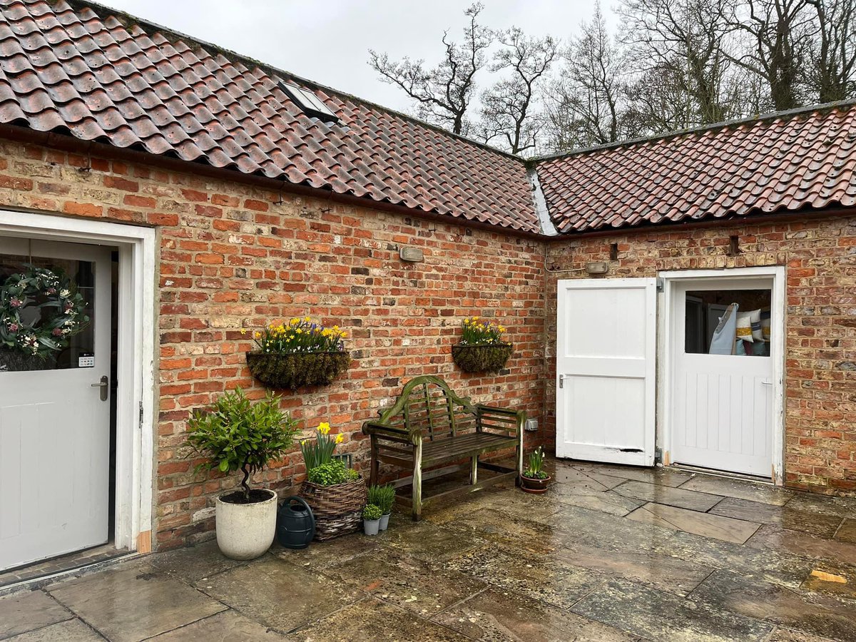 HazelwoodFarm's tweet image. Wow - we are so lucky to have The Bakehouse Yorkshire on our doorstep. A walk across the fields to this heavenly cake and coffee stop! #crayke #bakehouseyorkshire #SupportLocal