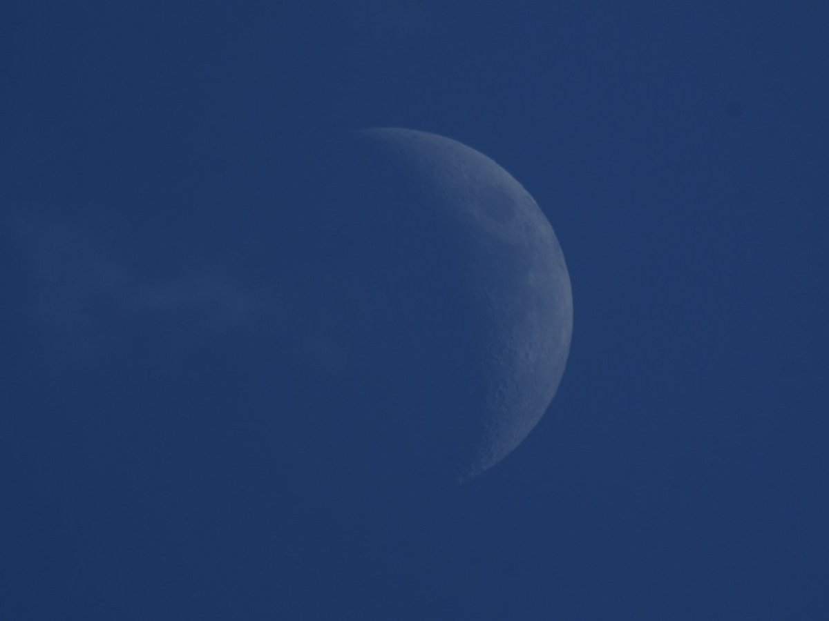 Saturday afternoons cresent moon, 29% lit through thin cloud and blue sky @MoonHourSocial #moonhour #luna #moon