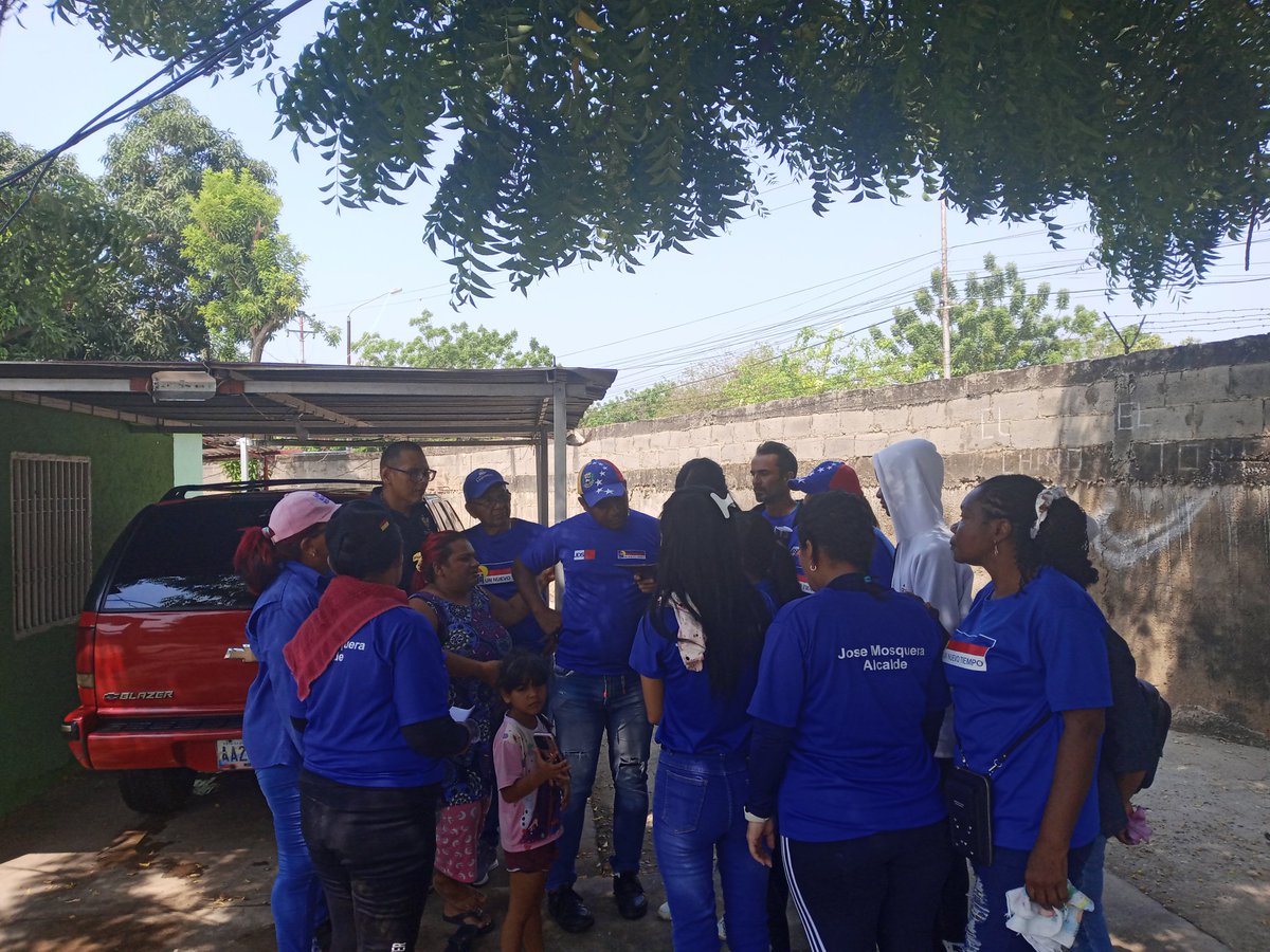 JDSPqlibertad's tweet photo. Realizamos hoy #13deabril el recorrido #casaxcasa en nuestras diferentes parroquias del municipio lagunillas, juntos por el cambio!
#UnidosParaVotar
@untlags
@partidoUNT 
@somosuntzulia https://t.co/aRmlmuUTcB
