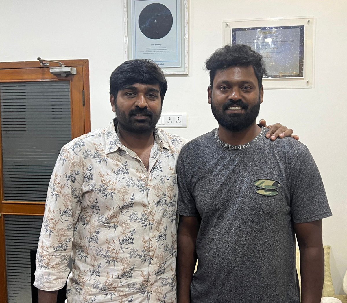 VijaySethupathi met #SoodhuKavvum2 Director Arjun & Cinematographer and conveyed his wishes for the success of the film❣️