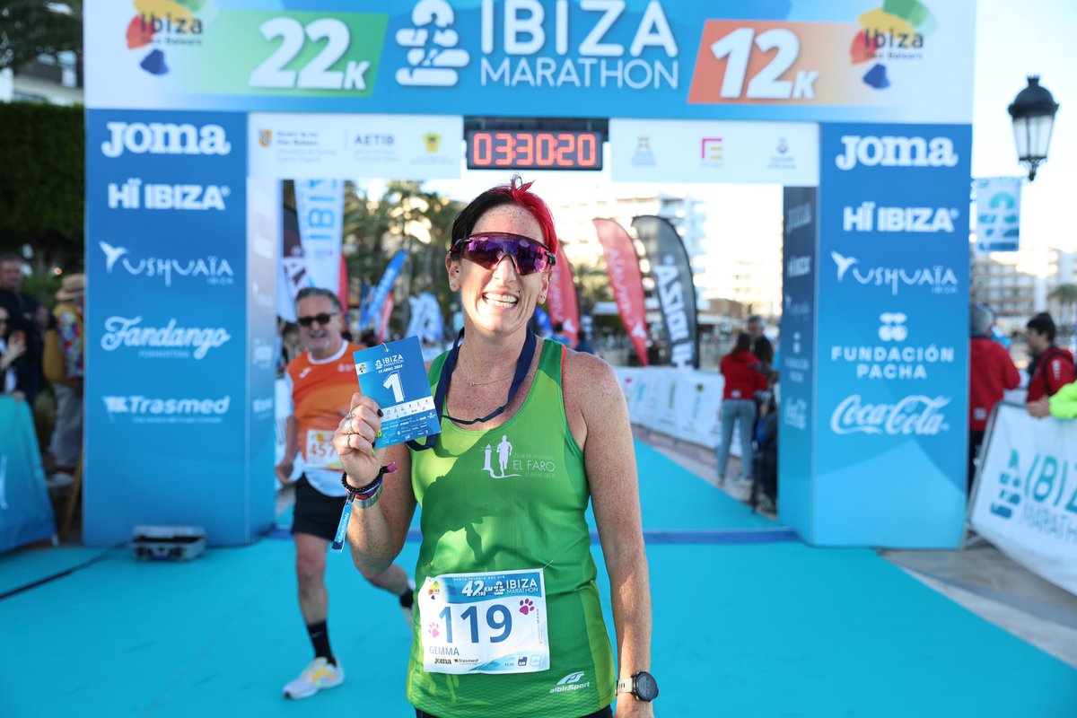 🤩 Así ha sido la llegada a meta de los ganadores del 42K 🔵 

🏃🥇Aspel Kiptoo 2:27:16
🏃🏻‍♀️🥇Gemma Ann 3:29:32