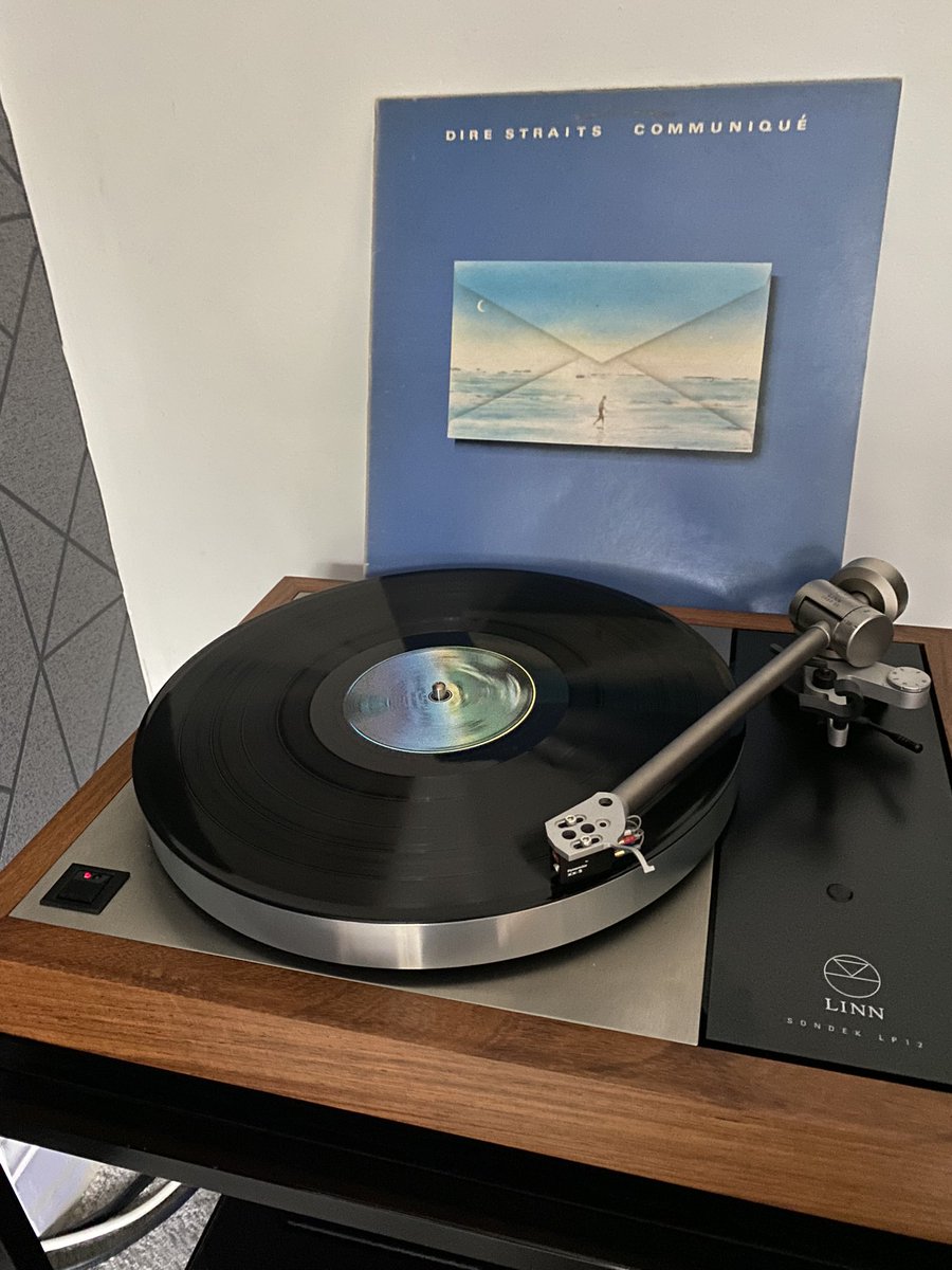 mickhodges's tweet photo. On the turntable today @DireStraits77 #communique #ladywriter @linnproducts #lp12 https://t.co/RSa74T7hYE