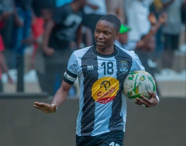 Just spoken to Zambian 🇿🇲 Clifford Mulenga who won the AFCON 2012 with Rainford Kalaba and he says Kalaba is “fighting on”. “We are here with him.” TP Mazembe had been told by emergency doctors that Kalaba had passed on but those at the hospital pronounced him alive. 🙏🏾🙏🏾🙏🏾
