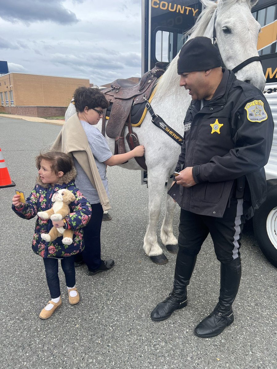 Diane Pedroza tweet media