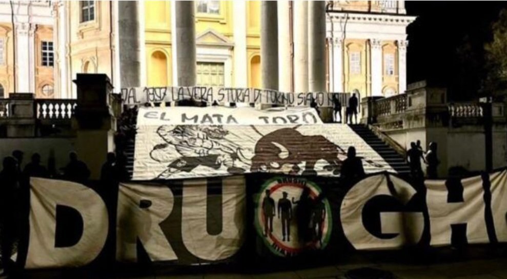 #Superga è il luogo di una tragedia, una pagina triste della sroria dello #sport, loro ci ridono sopra. Che vomito

#TorinoJuventus
