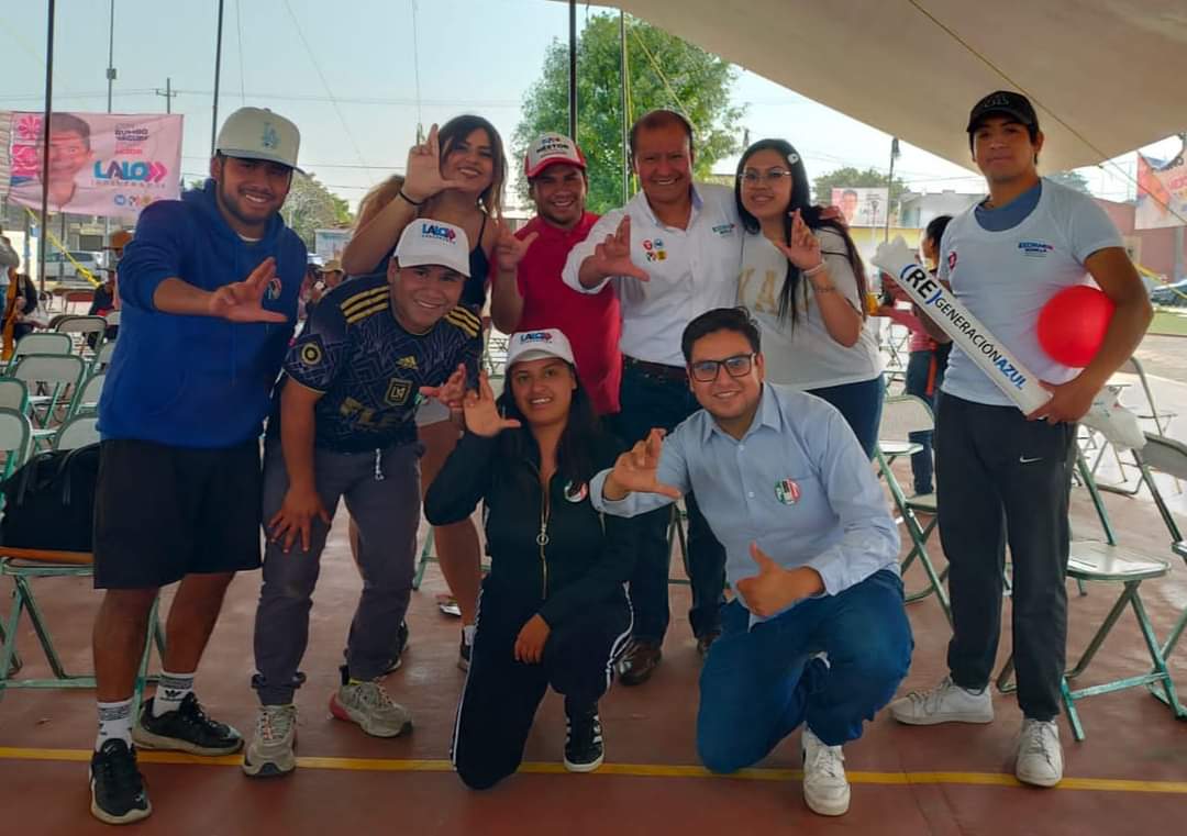 Las familias de #Acajete merecen gobiernos que les garanticen más oportunidades de desarrollo; por eso, trabajamos en equipo con el próximo gobernador <a href="/eduardorivera01/">Eduardo Rivera Pérez</a>.

Un gusto saludar a mis amig@s, con quienes me une el trabajo por un #Dtto12 mejor. ¡Tú ya nos conoces ❤️💙💛!