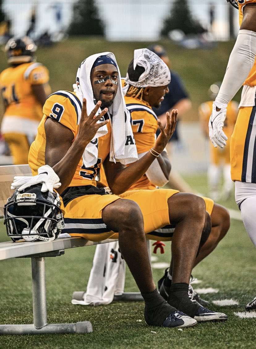 _Dleavell_'s tweet image. I’m blessed to receive an offer from Eastern Tennessee state University #AGTG✝️ @MCCLAIN_7 @jscelfo66 @ETSUFootball @RileyElite3 @_Elite3 @CHSDragonsFB @CSmithScout @ChadSimmons_ @clintbrew247 @SeanWilliams