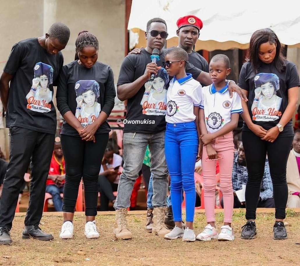 HyaatV's tweet photo. Abaana ba #RitaNabukenya
Bambi bakuzze🙏🙏 naye #m7
Gwe okuffa olikuyita okwebaka 😭
#RIPOURHERO . https://t.co/Gt1kH5cmN9