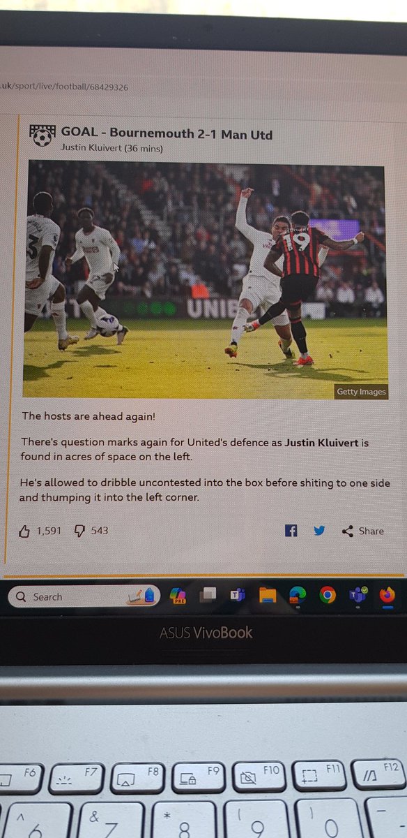 IanInform's tweet photo. To be fair that would put a defender off... @BBCSport on a roll today. https://t.co/ii9OuSWmcN