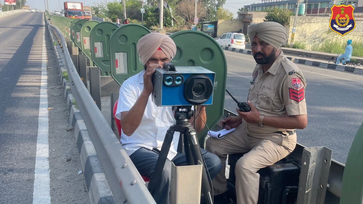 In an ongoing drive against overspeeding, SAS Nagar Police laid out a naka on Highway and challaned vehicles for overspeeding. 

#NoToOverSpeeding