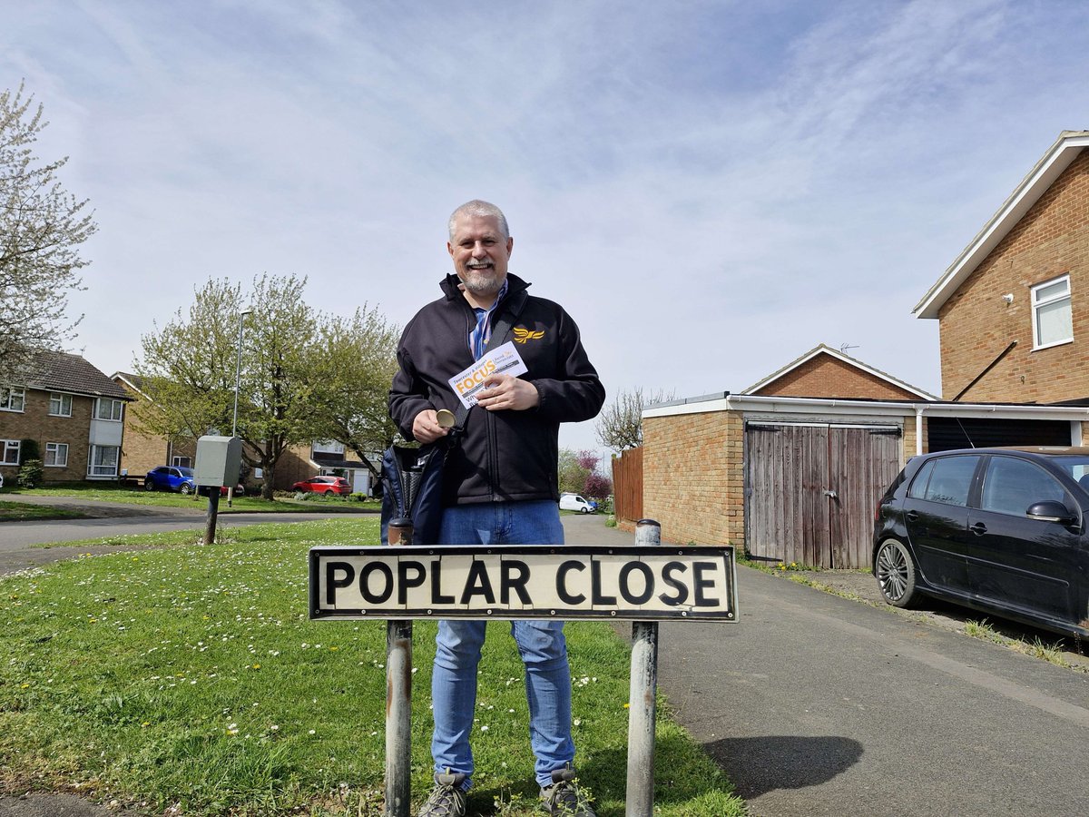 Getting some steps and sunshine whilst delivering FOCUS and letters for our excellent PFCC candidate @SavageGunn. My beautiful assistant taking the photo too :) @WNLibDems