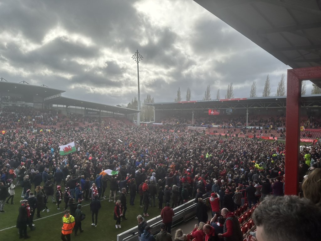 TOWN GOING UP OLE OLE, what a team !!