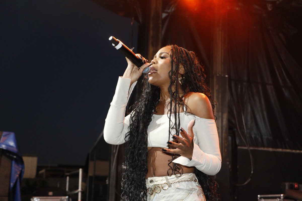 WitsPGA's tweet photo. From the lecture halls of West campus to headlining the spotlight at #NoDegreeNoEntryFest, Witsies were treated to an electrifying performance by one of their own, the incomparable Elaine.

#Witsie4Life https://t.co/LXCynDqjHD