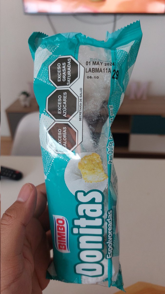 Emmanuel_O_luna's tweet photo. @BimboMx compré estás donitas en la tiendita de la esquina, pero al probarlas tienen un sabor como plastico quemado.  Cómo hacer mi reclamación? Saludos https://t.co/DvDJC5JBxr
