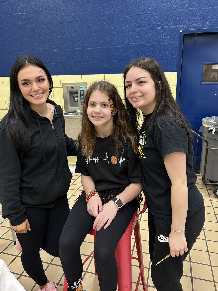 DanaSeyerle's tweet photo. Player of the week award ceremony!  Thank you Tonystrong Foundation 🖤💛 for recognizing Nina 🏀📣. You guys are such wonderful people in every aspect despite your own battles you have faced. 🫶🥰! #tonystrong #longqtsyndrome #SA💙💛 #efwarrior❤️🖤 #efstrong @CentralEFSD https://t.co/pcXTaYX9jz