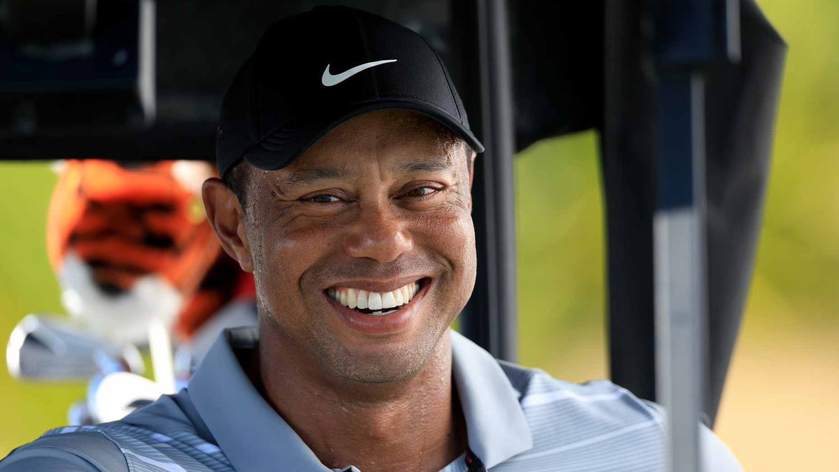 #TheMasters @TigerWoods looks so different without his Nike golf apparel, especially the cap. So used to seeing that TW or Nike logo.