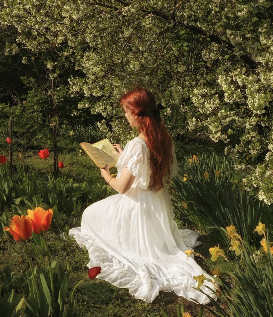 إقرأ في التاريخ والعلوم والدين والفلسفة والرياضةوالاقتصاد والأدب وكل ما يدفعك الفضول نحوه،تعلم مونتاج الفيديو وادارة الأعمال وتصوير الطبيعة وكتابة الرواية واحترف كل ما تريد احترافه،تجاهل من يردد"خليك في تخصصك"فكما يقول هاينلاين:الاختصاص في شيء واحد من طبع الحشرات فقط#مساء__الخير