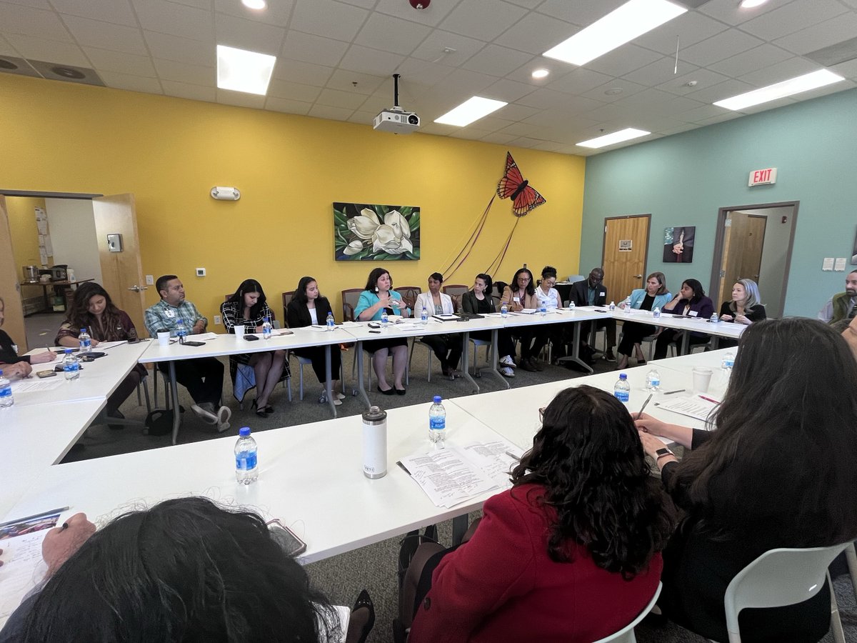 It was an honor to have the presence of Melanie Fontes Rainer, Director of the HHS Office for Civil Rights (OCR) @HHSOCR, here at El Futuro today. Thank you Director Fontes Rainer, for opening up this conversation about crucial issues surrounding health and language access.