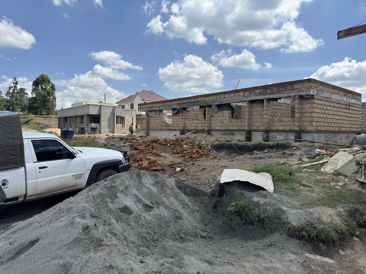 nalemconstruct's tweet photo. Aspen Ville,kiserian, is progressing well 

Show house is 75% done https://t.co/Sby25qVh1C