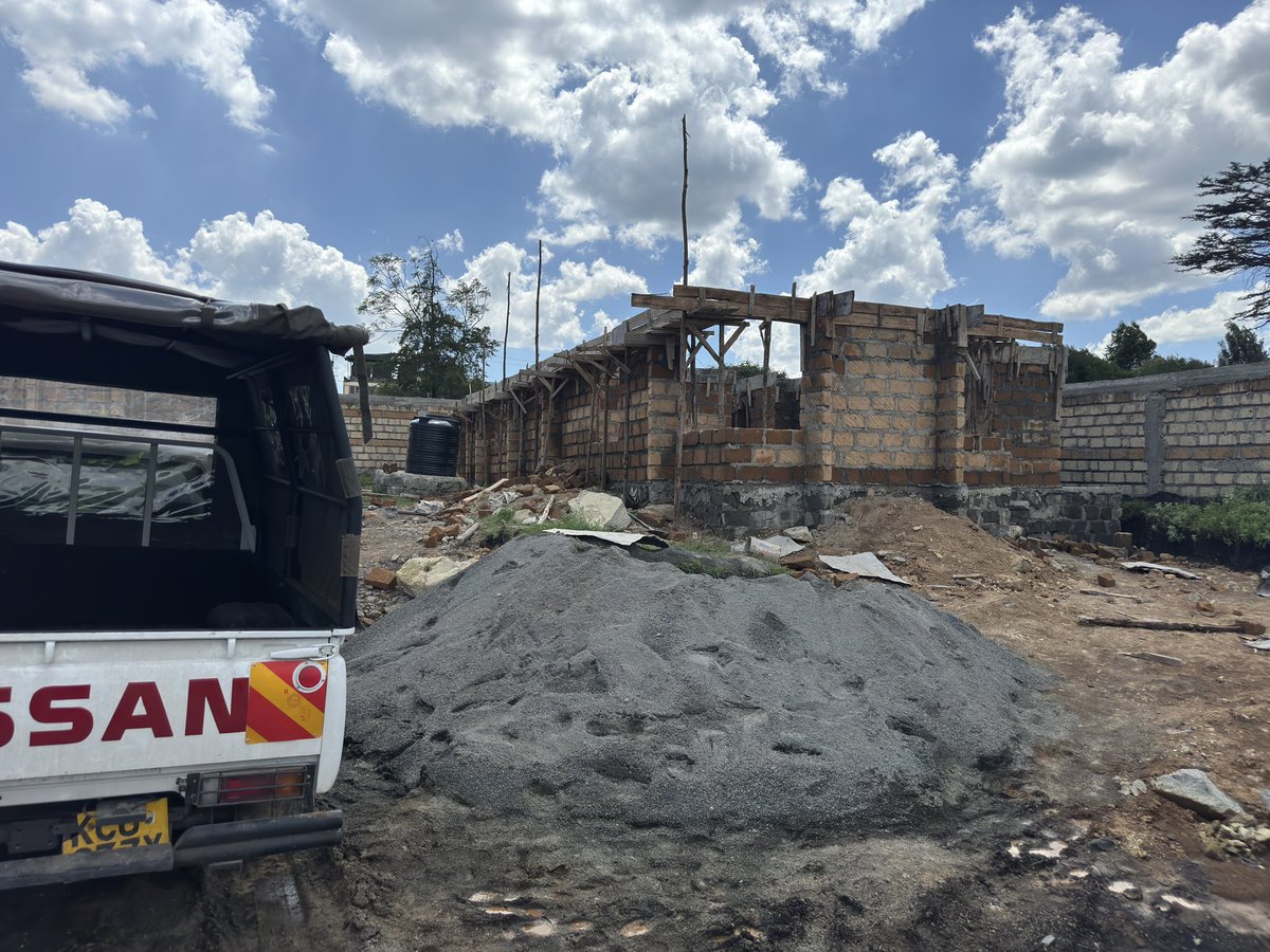 nalemconstruct's tweet photo. Aspen Ville,kiserian, is progressing well 

Show house is 75% done https://t.co/Sby25qVh1C