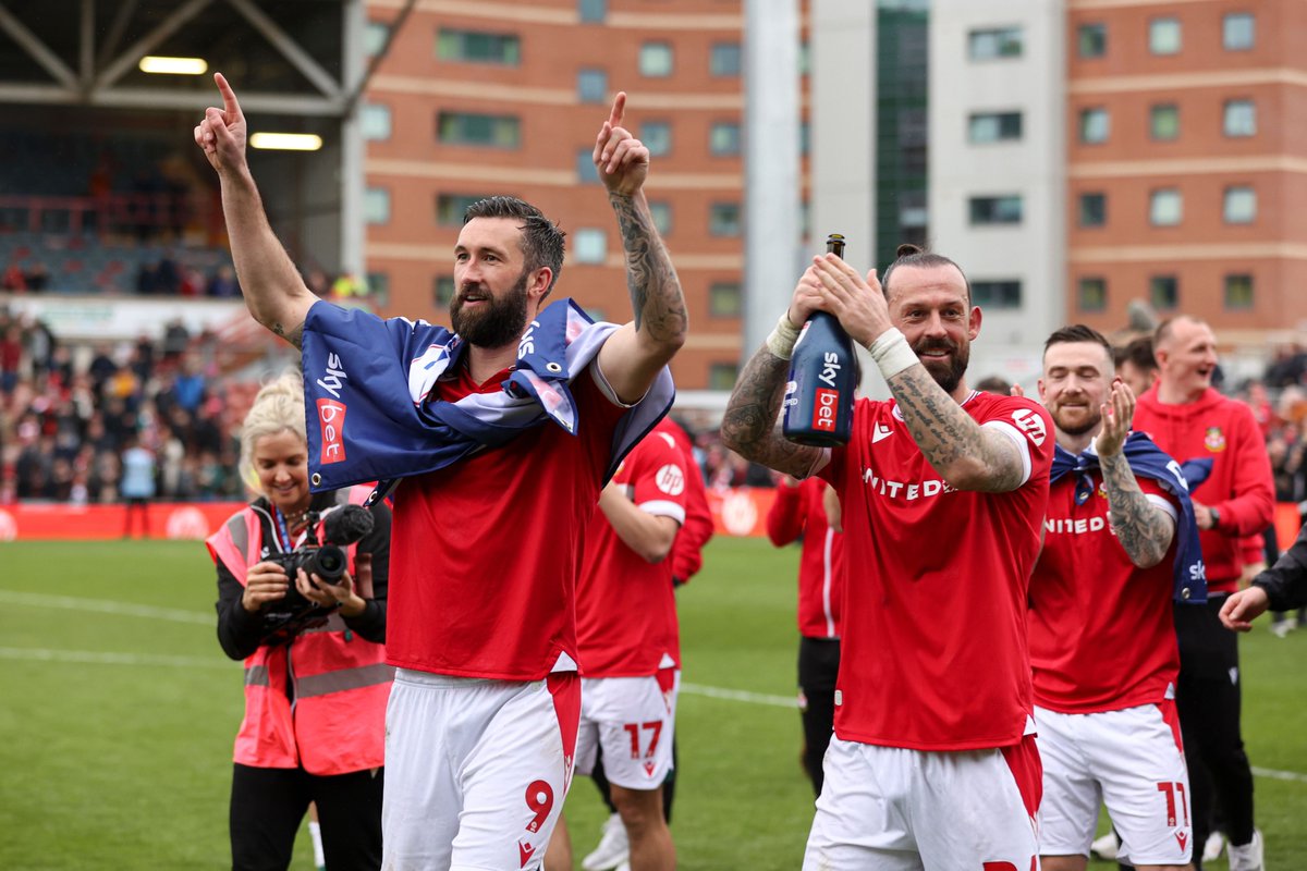 Sky Bet League Two tweet media
