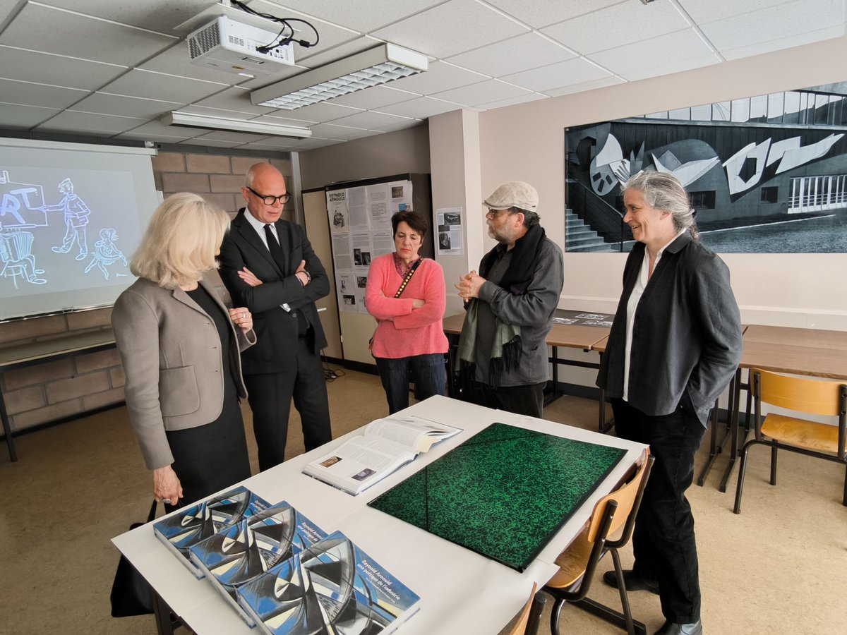 SeydouTraoreLH's tweet photo. ✅ @EPhilippe_LH 🇨🇵 , Maire @LH_LeHavre et Président @LeHavreMetro a inauguré l'exposition " Journée dédiée à la Mémoire du Lycée Porte Océane" avec @ChGavini @ac_normandie et Florence Péridont @LyceePorteO et @HdeLaBatie @RegionNormandie . @ACanayer @NBelloubet @dsden76 https://t.co/h88w4DuzPQ