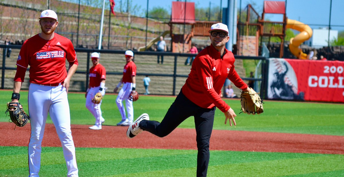 jdemling's tweet photo. Pat Kelsey throws out the first pitch at Louisville baseball game (yes, a strike).

Runs down the handshake line with all the Louisville players yelling "juice, juice, juice."

And Louisville baseball responds with FIVE in the first. That @patkelsey juice is real. https://t.co/w4fbKF4RiW