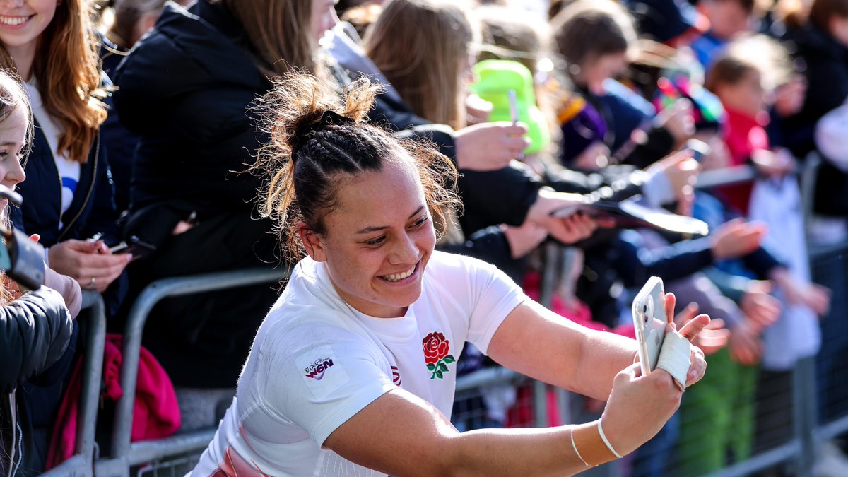 Selfie time 🤳

To all #RedRoses fans, thank you for your incredible support! Whether in Edinburgh or following along from home, we see you 🫶

#SCOvENG | #GuinnessW6N