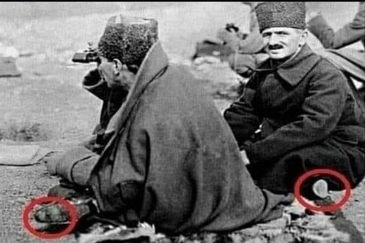 Atatürk’ün delik ayakkabısıyla yedi düveli yenerek kurduğu ülkede, ona lānet okuyup Mercedes, Audi ile gezen hādsizler çok. Atasını unutan īt gibi gezer! Nokta. #MustafaKemalAtatürk ♾