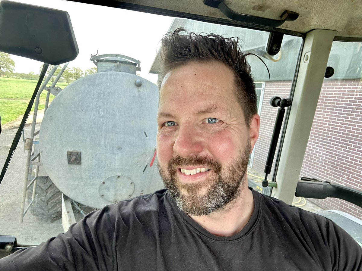 Shitmeister on tour 🚜 💨 💪🏻

Het was tijd om het bruine goud 💩 om te zetten in toegevoegde waarde voor de grond 🪱 🌱

Het begon zelfs al weer te stuiven 😱

#Voorjaar
#FarmLife