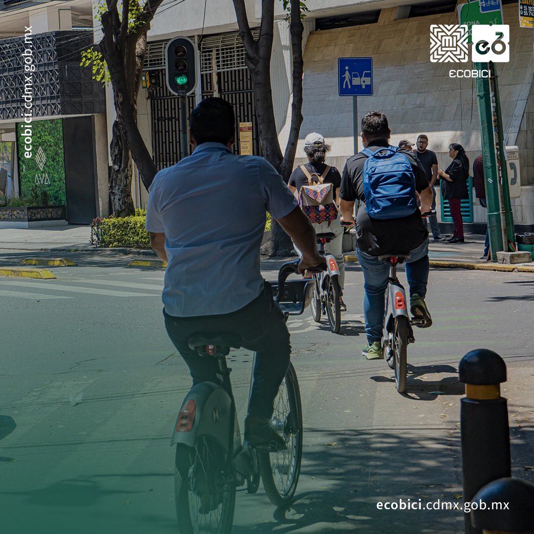 Si vas a velocidad reducida, cárgate del lado derecho del carril para que otros ciclistas te puedan rebasar. 🚴🏼‍♀️
#CiclismoUrbano #ECOBICI #GuíaCiclista