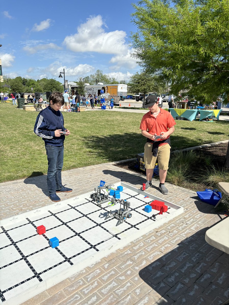 maribet38058796's tweet photo. TSA Robotics club had so much this morning @TempleISD Spring into STEM community event!! We had a robotic competition with our VEXIQ gear, Team Noor won and Anna Brown won as an individual!! @TravisTISD @VEXRobotics #TisdSTEM https://t.co/jwi5DBScod