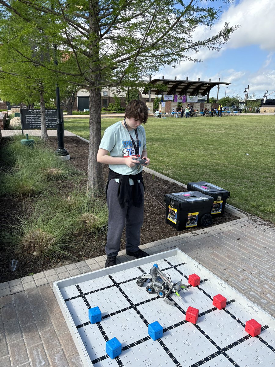 maribet38058796's tweet photo. TSA Robotics club had so much this morning @TempleISD Spring into STEM community event!! We had a robotic competition with our VEXIQ gear, Team Noor won and Anna Brown won as an individual!! @TravisTISD @VEXRobotics #TisdSTEM https://t.co/jwi5DBScod
