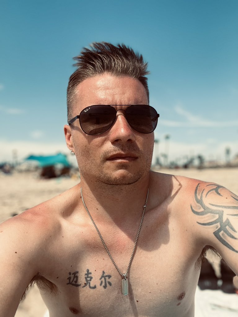 Is it beach season, yet? 🏝️ 

#actor #stuntman #model #voiceactor #stuntactor #michaelshawnlemert #rayban #beachseason #huntingtonbeach #california #tattoos #paradise #suntan #suntanning #beach #beachlife #lifesabeach #daydream #daydreamer
