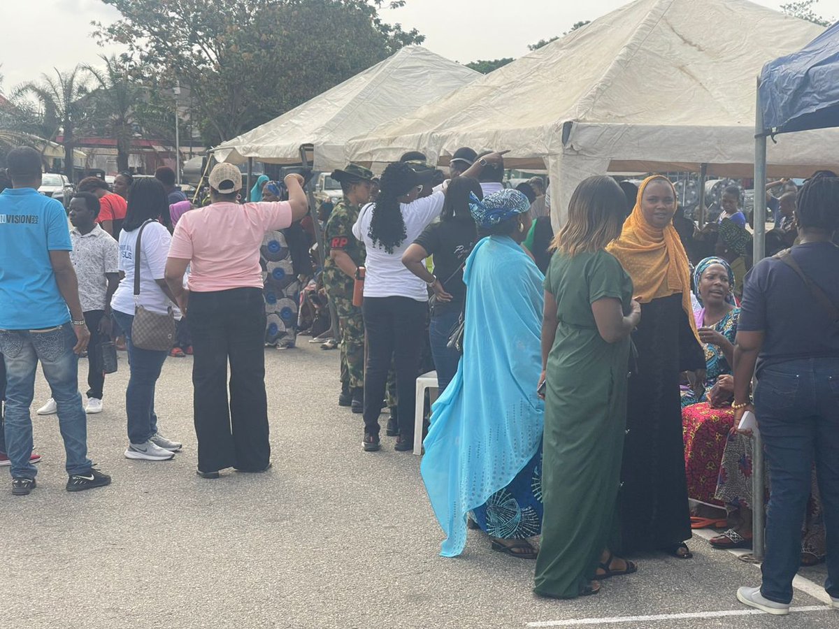 hislovefdn's tweet photo. The Redeemed Christian Church of God City of David Abuja Supports the Islamic Foundation (NASFAT) Abuja in Feeding over 30,000 Muslim Faithfuls During the Ramadan Fast.  #RCCG #Codabuja #redeemcsr #love&amp;compassion https://t.co/2gjhjJReSu