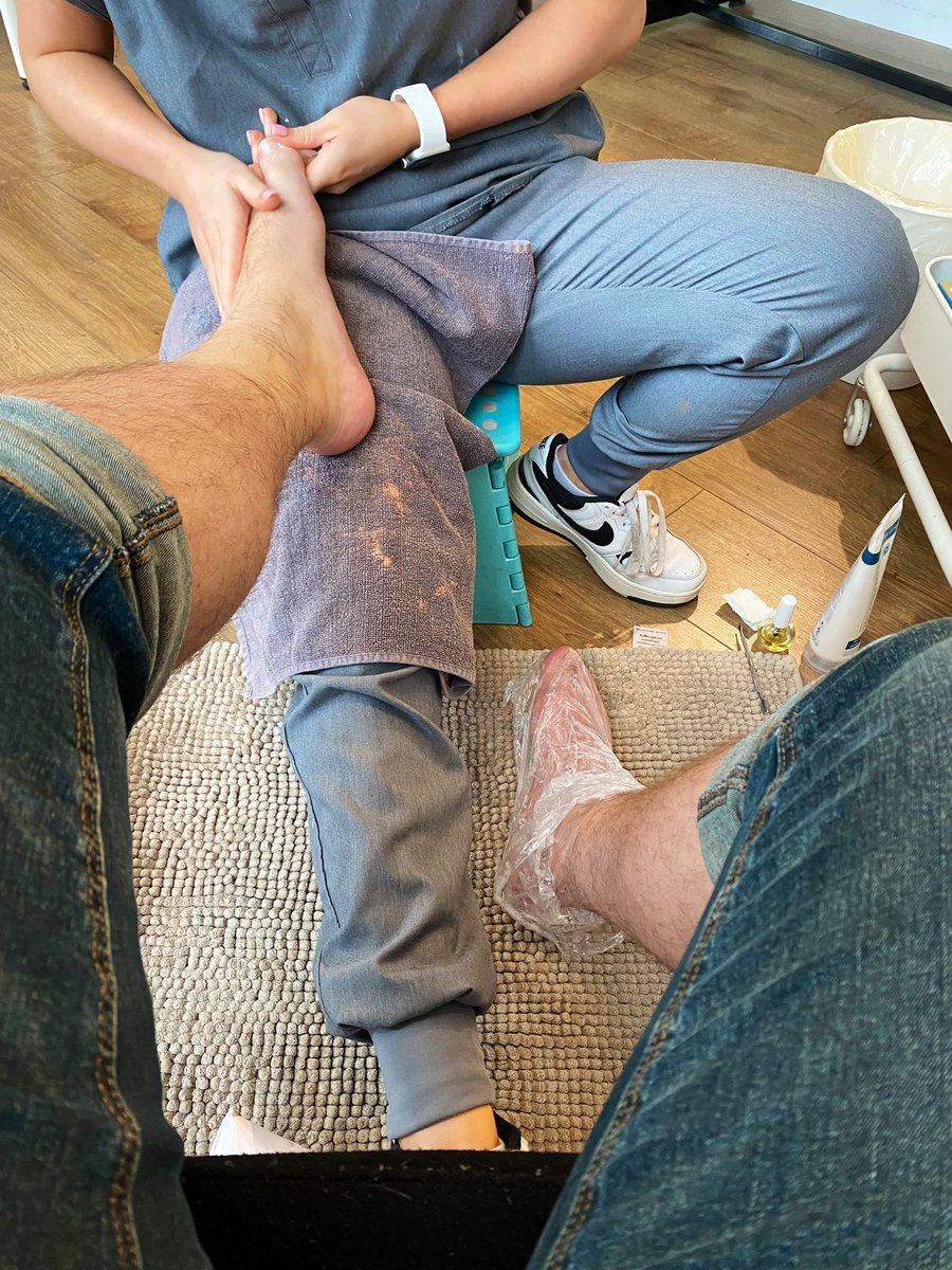 BeefyMancCub's tweet photo. Pampering afternoon. Also footcontent 😋 https://t.co/sDAFdl9zcY