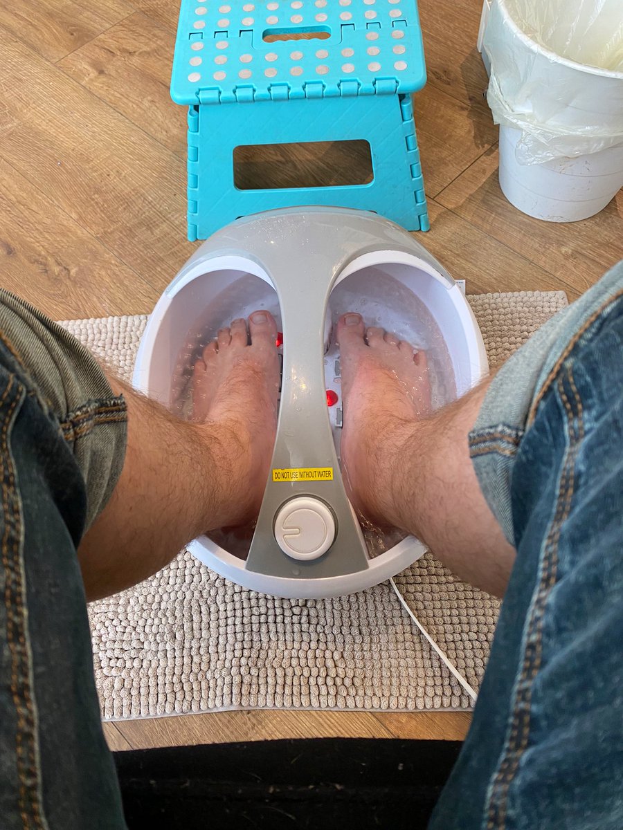 BeefyMancCub's tweet photo. Pampering afternoon. Also footcontent 😋 https://t.co/sDAFdl9zcY