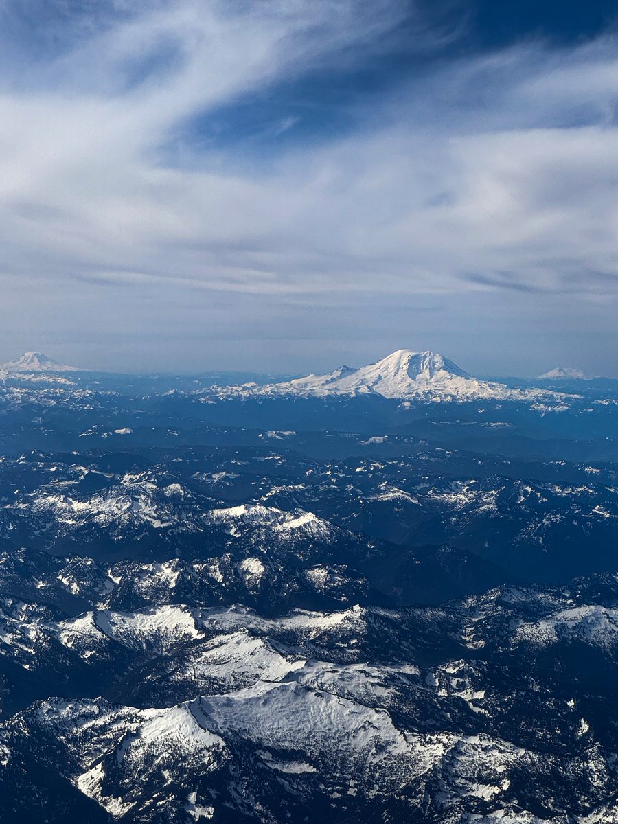 No better treat then flying home to these views #iflyalaska #mountainsout 

@MtRainierWatch @MountRainierWA @IsMtRainierOut @visitmtrainier