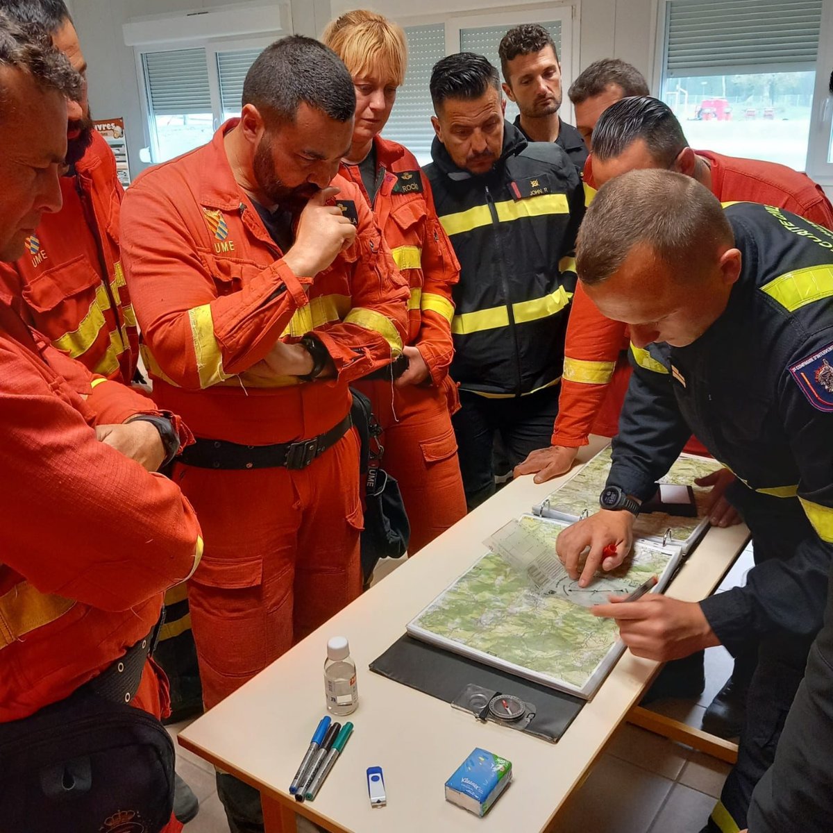 UMEgob's tweet image. Equipos del #BIEM3 🇪🇸 se han desplazado esta semana a #Córcega donde realizaron instrucción #LCIF 🔥 con los compañeros de @UIISC5CORTE 🇫🇷

Además se intercambiaron procedimientos de actuación sobre defensa de punto sensible, establecimiento de línea de control y autoprotección