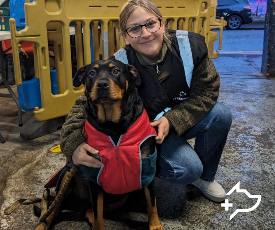 Our #StreetVet Birmingham Volunteers recently met up with a regular on outreach: Roxy, for her monthly pain relief injections to help with her osteoarthritis by StreetVet nurse Tamsin. We love seeing this gorgeous, well-behaved and much loved girl! #StreetVetStories