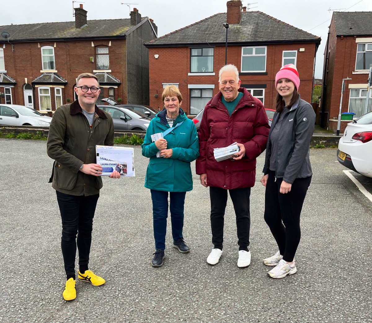 Out in Castleton this morning talking to residents about the cycle lane. Sign my petition here: letstalk.conservatives.com/4D5A7599-56E8-… #stopphase2 #castletoncyclelane @ChrisClarksonMP