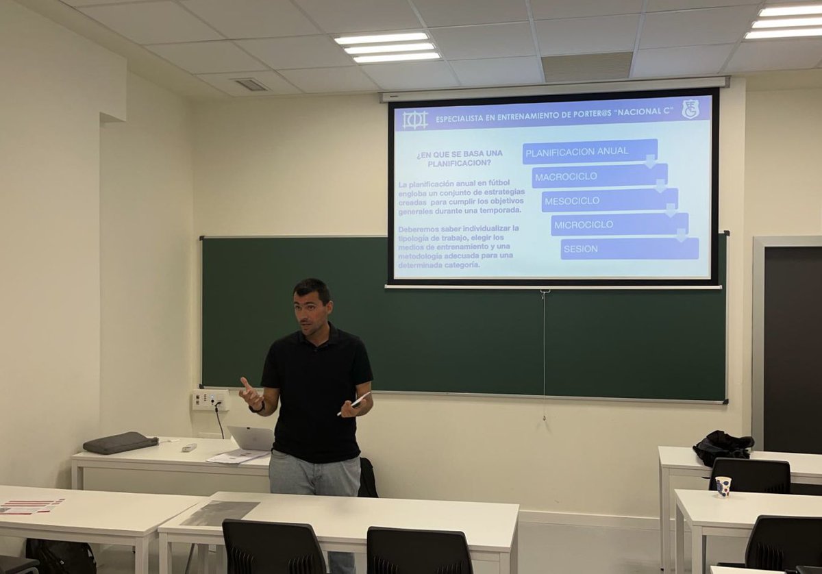 gipuzkoafutbola's tweet photo. Gaur ekin diote Entrenatzaileen Eskolako 12 ikaslek Atezainen Nacional C ikastaroari. Ander Ruiz eta eta Fernando Llopisekin egon dira gaur. 

Hoy hemos arrancado con el Curso Nacional C de porteros y porteras. Los 12 alumnos/as han estado con Ander Ruiz y Fernando Llopis. https://t.co/bxUy9msSRz