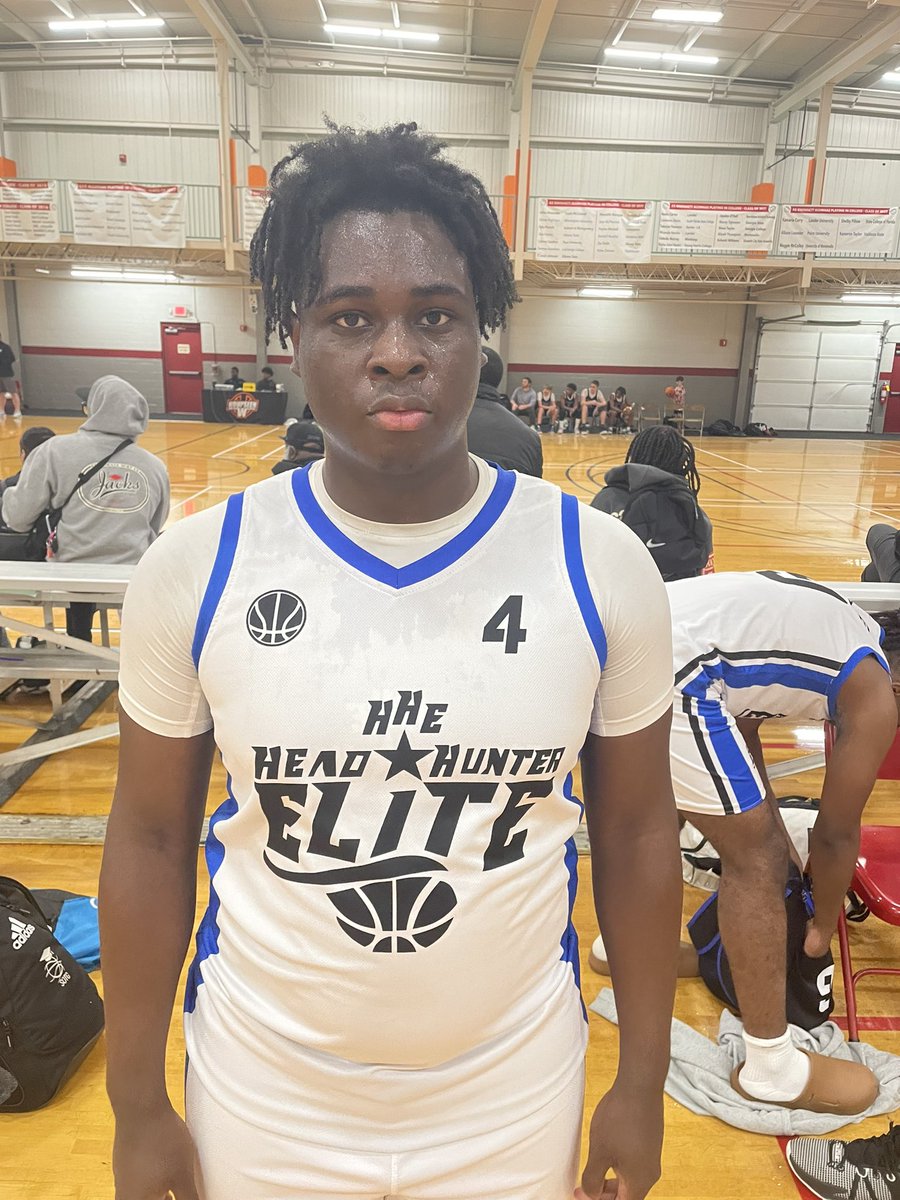 HoopSeenGA's tweet photo. Head Hunter Elite comes out on top in a tight contest this morning against BARS Elite winning 53-48. Naz Hubbard (@Naz_hubbard) was the high scorer putting up 13 points.  Jaqari Smith (@jaqarismith11) heated up in the second half where he scored all of his 10 points. https://t.co/obvCDqiRlp