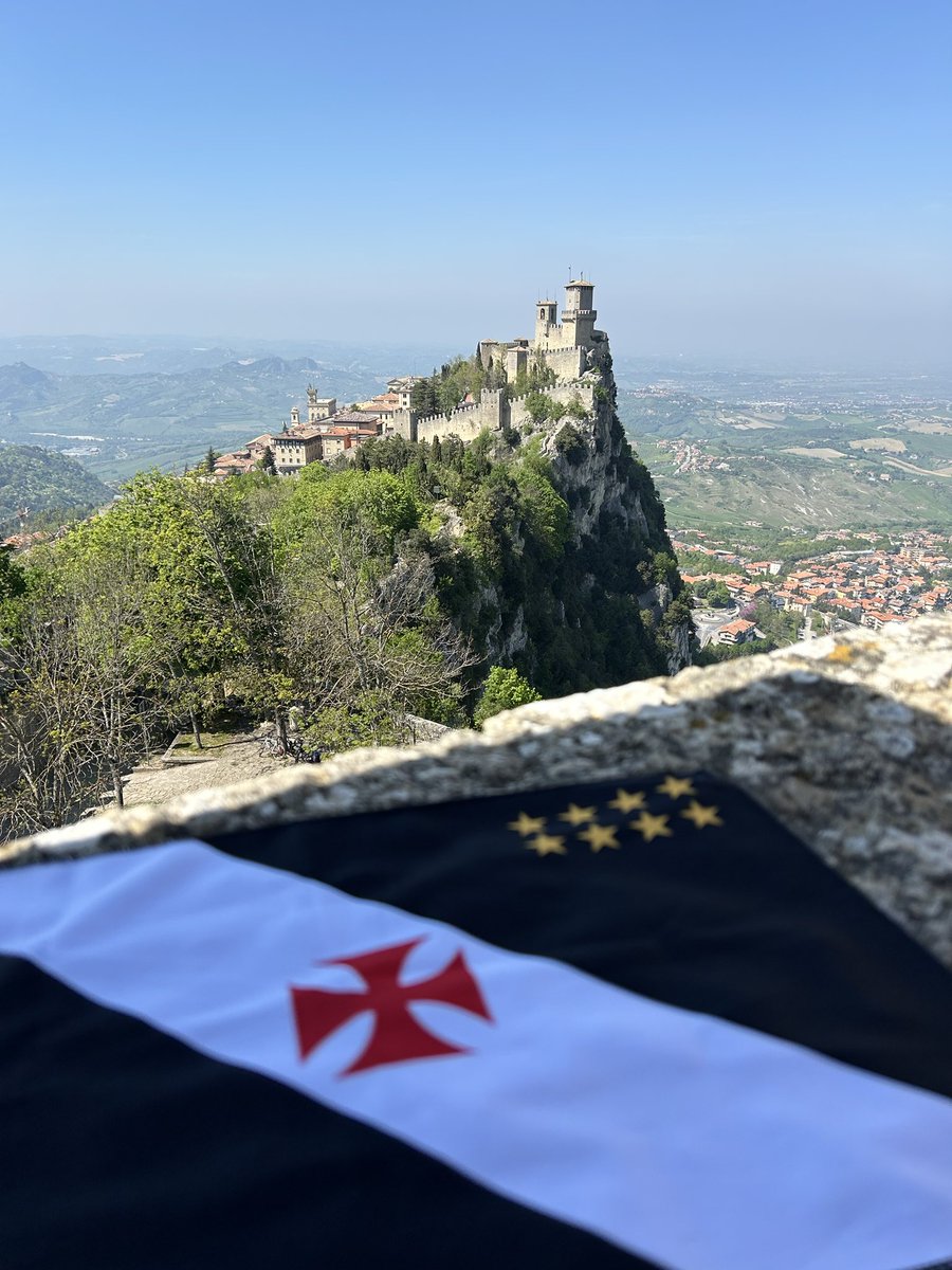 🇸🇲 San Marino é Vasco!

Dia da bandeira passar pelo país mais antigo do mundo e o 5º menor em extensão territorial.

#VascodaGama #Vasco #VasconoMundo