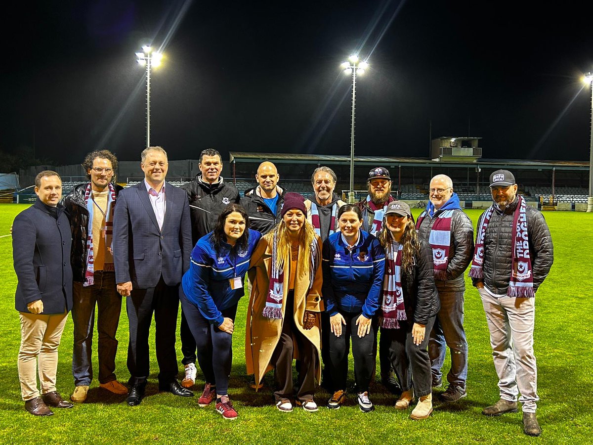 Minister for Sport Thomas Byrne & LOI Director Mark Scanlon in attendance in Weavers Park last night. With Drogs Chairpersons Joanna Byrne & Ben Boycott, Executive Director Wesley Hill, Director Niamh Leonard, Kevin Doherty & visiting reps of Trivela Group & @NoFoBrewCo 🟣🔵